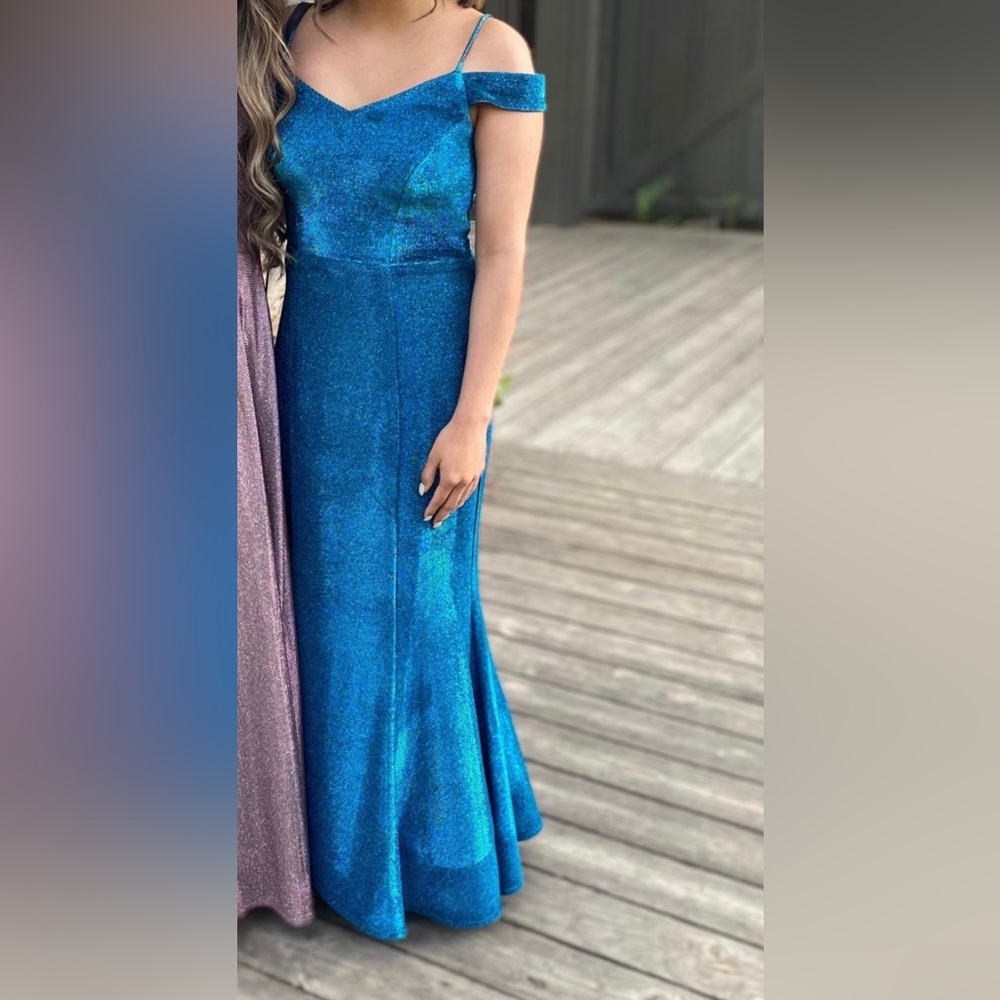 Dress - Picture 3 of 7